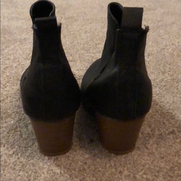 Black simple elegant bootie - Picture 2 of 3